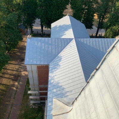 malowanie dachu wieży kościelnej w Częstochowie farbą royal firma grupa biotop