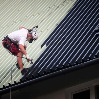 Malowanie dachu szkoły