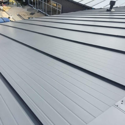 Malowanie dachów płyty warstwowej