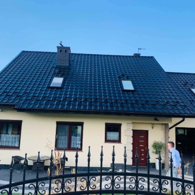 Pomalowany dach z blachodachówki