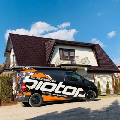 Pojazd Biotop przed posesją klienta