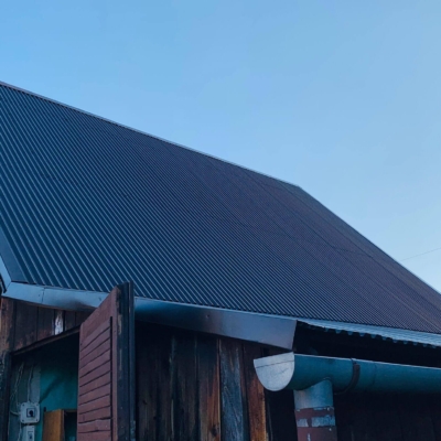 Pomalowany dach z blachy falistej