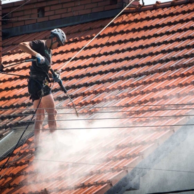 Czyszczenie ciśnieniowe dachówki ceramicznej