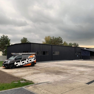 Malowanie płyty obornickiej