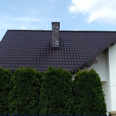 Dach pomalowany na brązowo