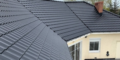 Pomalowane dach z dachówki betonowej