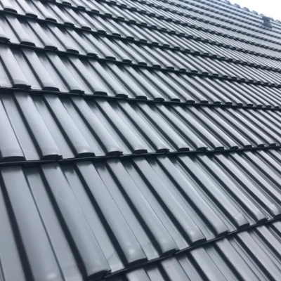 Fragment pomalowanego dachu