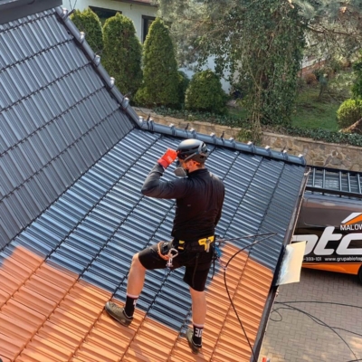 Pracownik Biotop w trakcie pracy