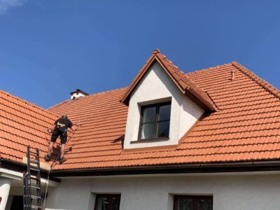 Impregnacja dachówki - Pracownik Biotop