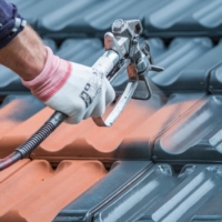 Natryskowe malowanie dachówki ceramicznej