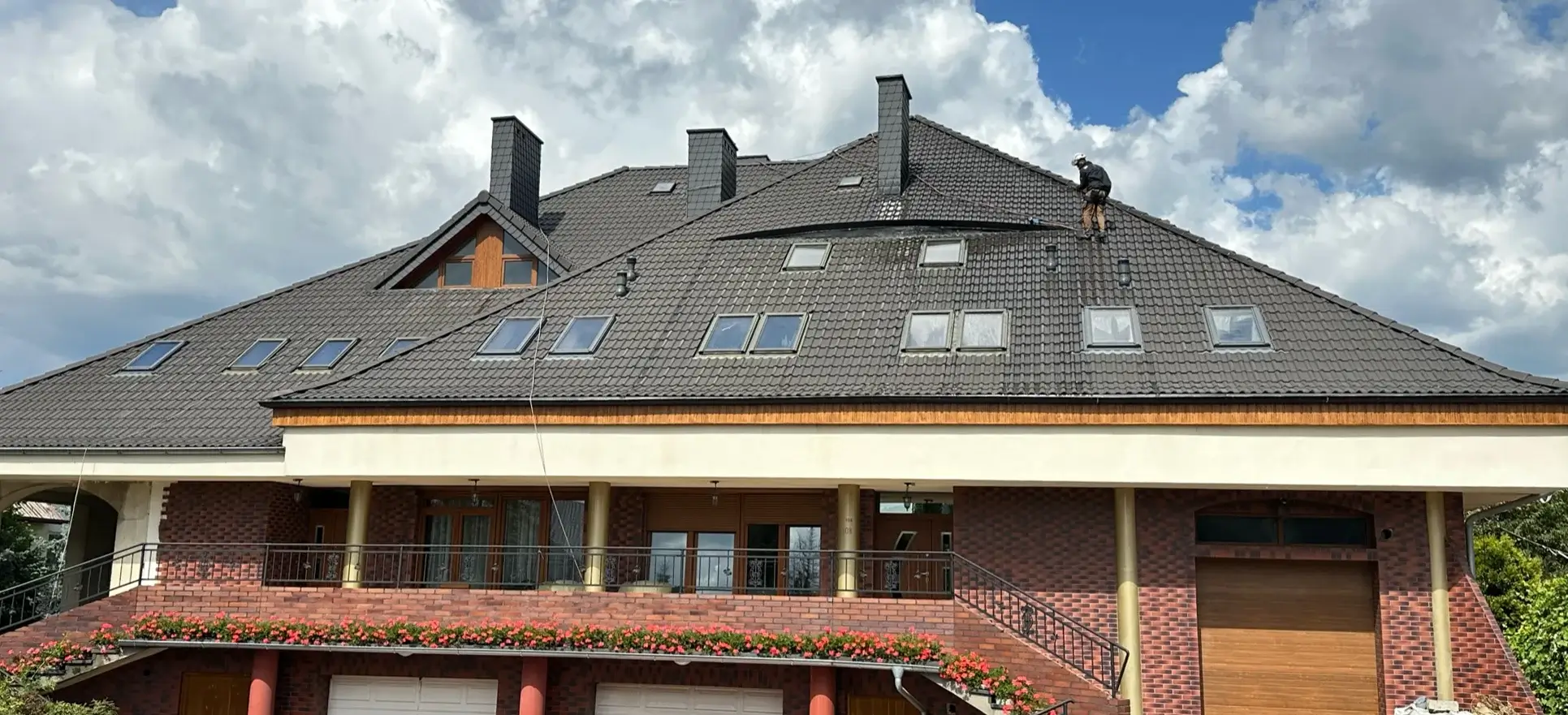 Dach z dachówki przed malowaniem