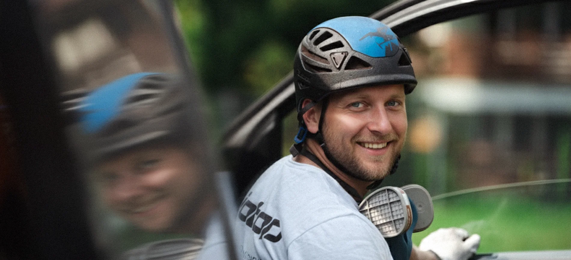 Uśmiechnięty pracownik Grupy Biotop